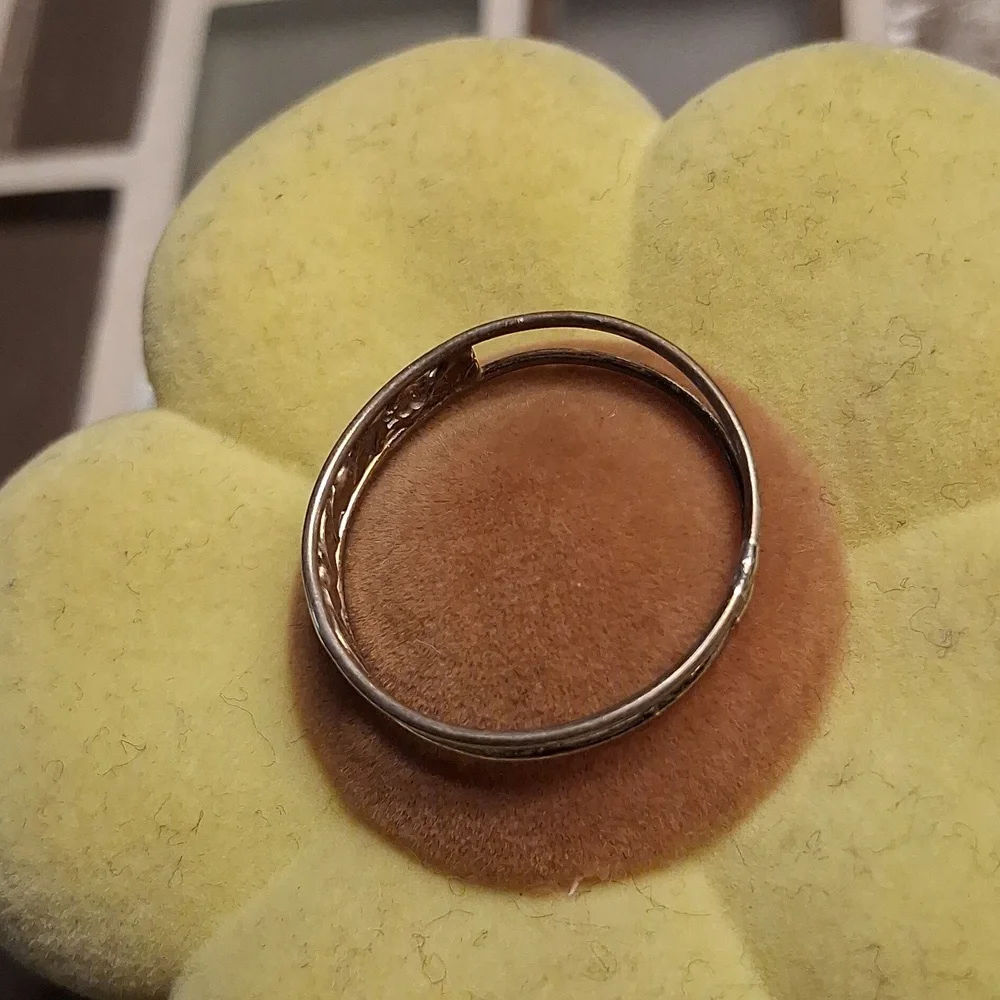 Elegant Silver and Gold Women's Ring